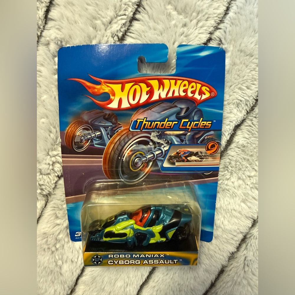 Mattel Hot Wheels Thunder Cycles Cyborg Assault Toy Car